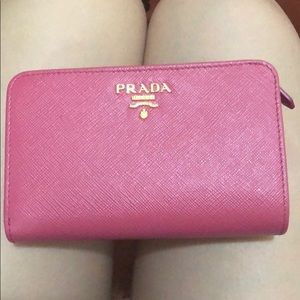 100%anthentic Prada wallet